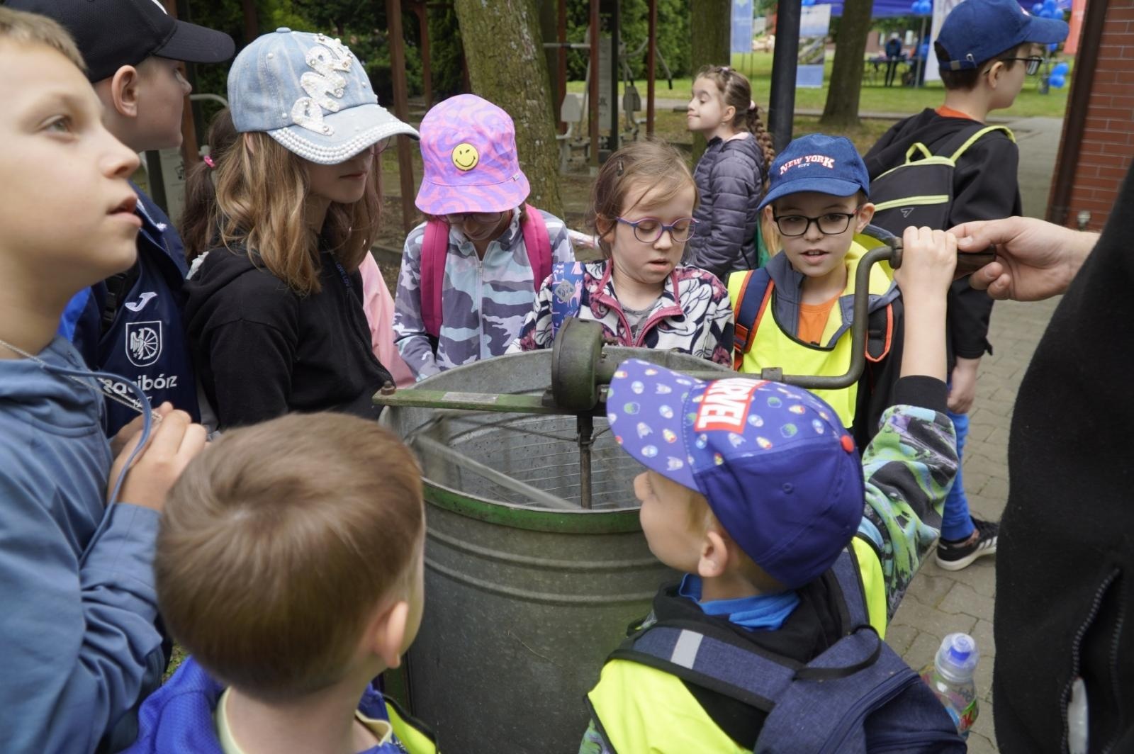 Zdjęcie w galerii na portalu naszraciborz.pl: Eko-rajd rowerowy i Światowy Dzień Pszczoły na Kempingu Obora wiadomości z regionu