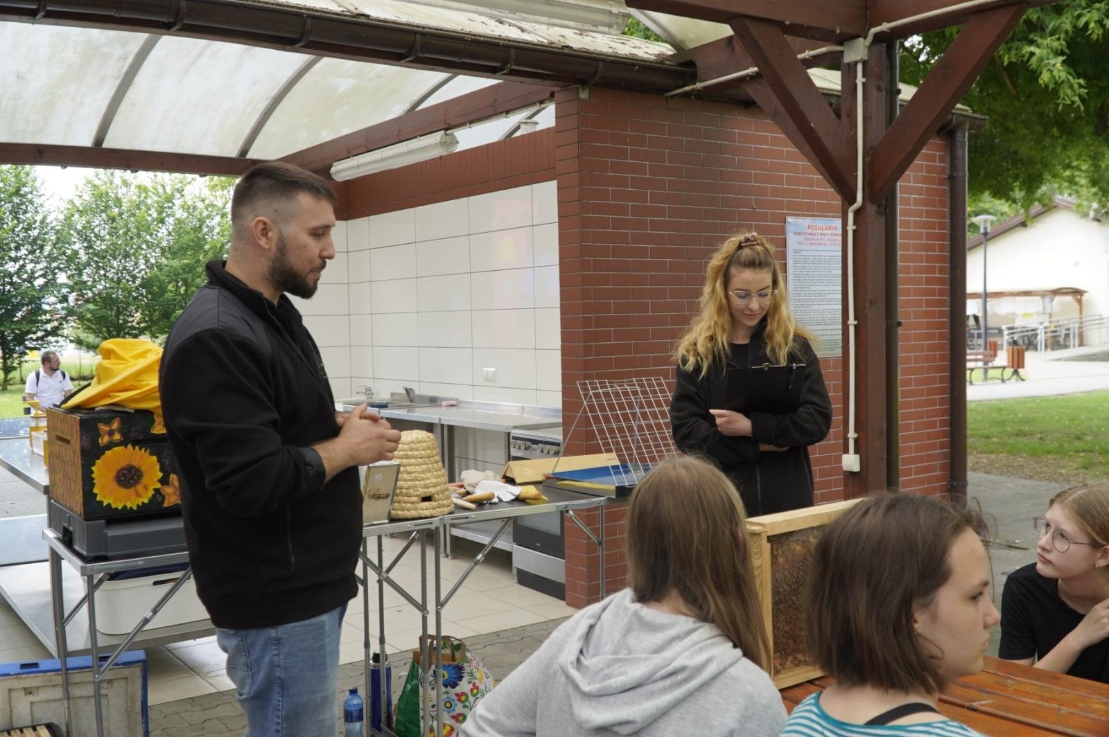 Zdjęcie w galerii na portalu naszraciborz.pl: Eko-rajd rowerowy i Światowy Dzień Pszczoły na Kempingu Obora wiadomości z regionu