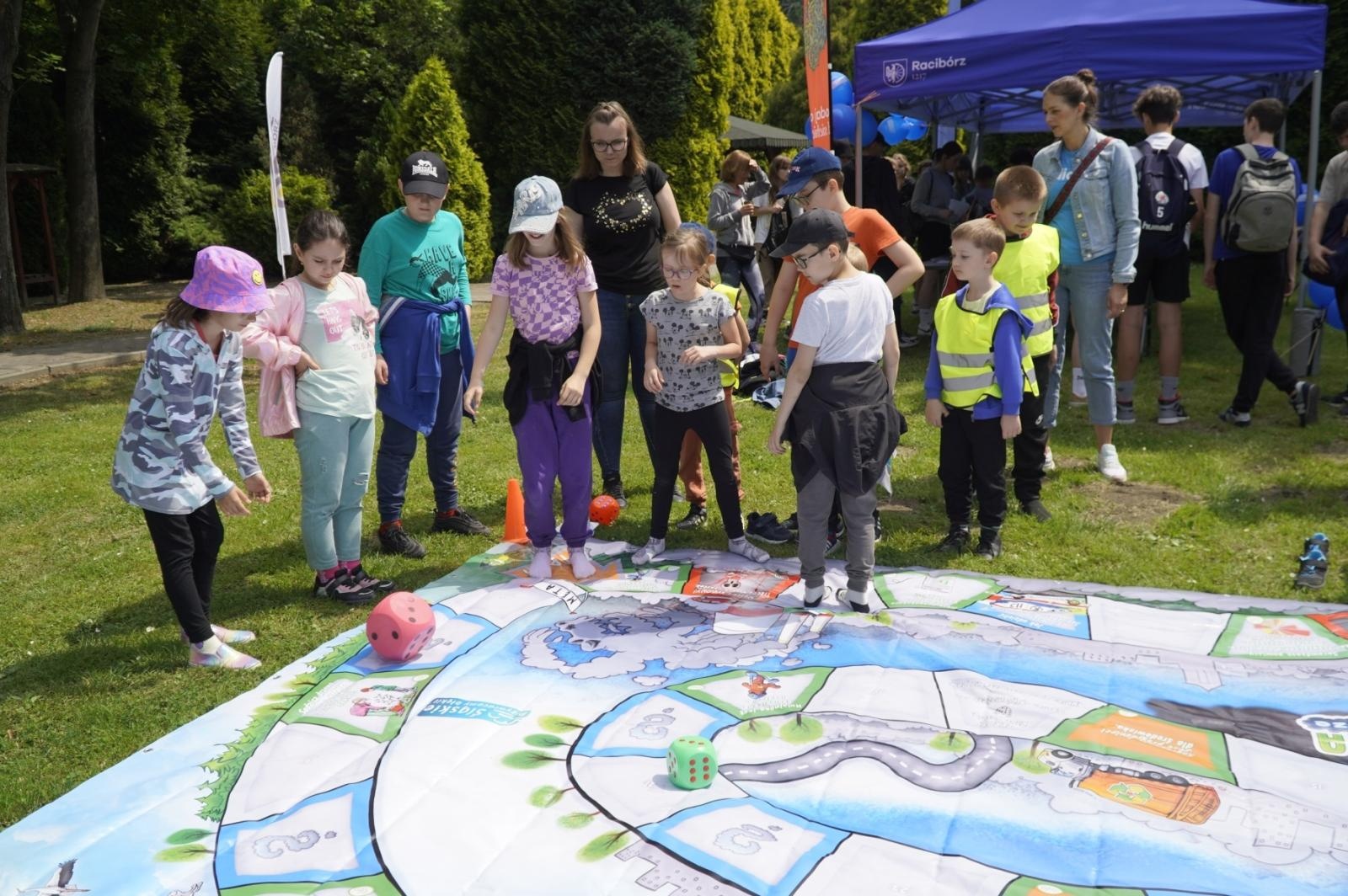 Zdjęcie w galerii na portalu naszraciborz.pl: Eko-rajd rowerowy i Światowy Dzień Pszczoły na Kempingu Obora wiadomości z regionu
