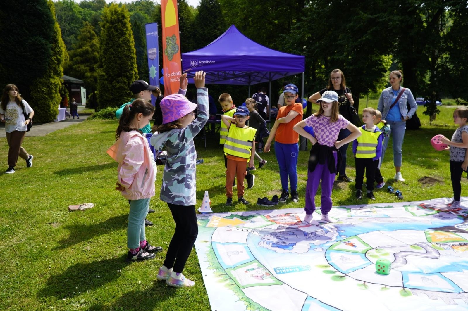 Zdjęcie w galerii na portalu naszraciborz.pl: Eko-rajd rowerowy i Światowy Dzień Pszczoły na Kempingu Obora wiadomości z regionu