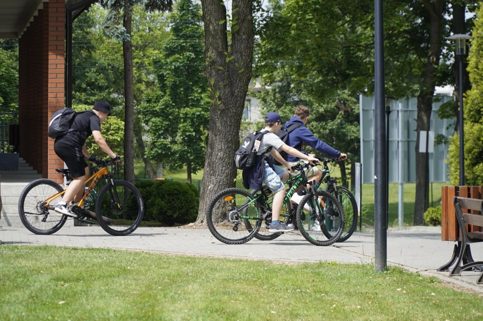 Zdjęcie w galerii na portalu naszraciborz.pl: Eko-rajd rowerowy i Światowy Dzień Pszczoły na Kempingu Obora wiadomości z regionu