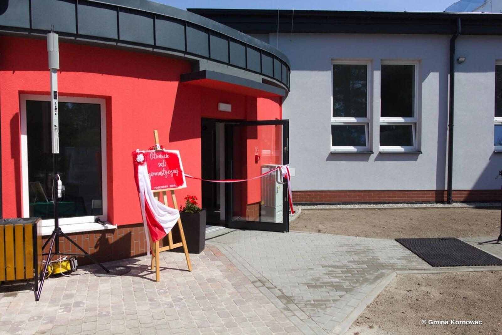 Zdjęcie w galerii na portalu naszraciborz.pl: Nowoczesna baza sportowa w Pogrzebieniu. Powstała nowa sala gimnastyczna wiadomości z regionu