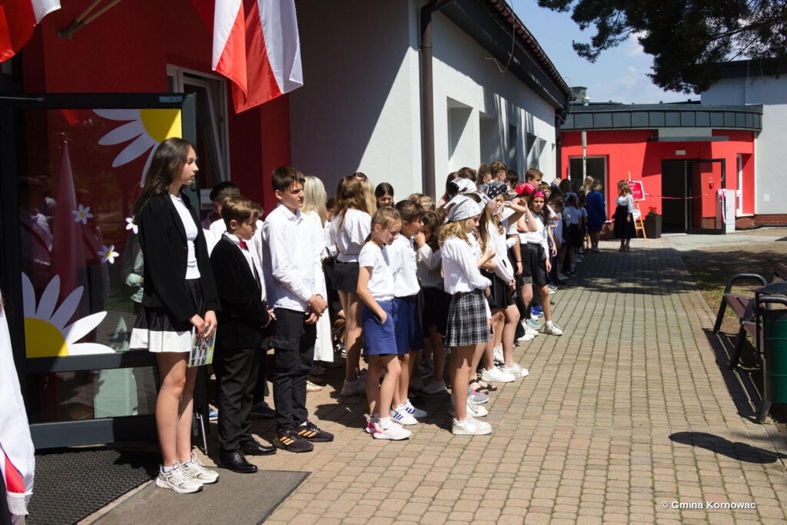 Zdjęcie w galerii na portalu naszraciborz.pl: Nowoczesna baza sportowa w Pogrzebieniu. Powstała nowa sala gimnastyczna wiadomości z regionu