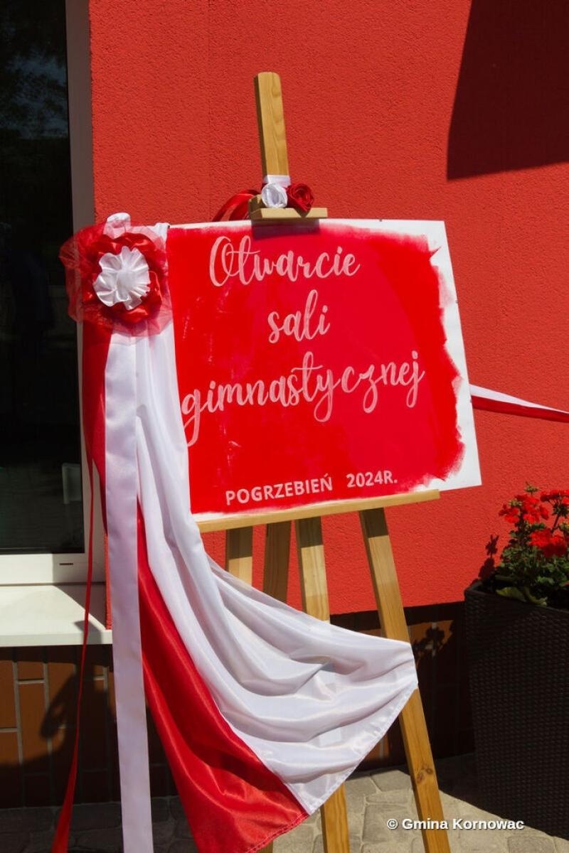 Zdjęcie w galerii na portalu naszraciborz.pl: Nowoczesna baza sportowa w Pogrzebieniu. Powstała nowa sala gimnastyczna wiadomości z regionu