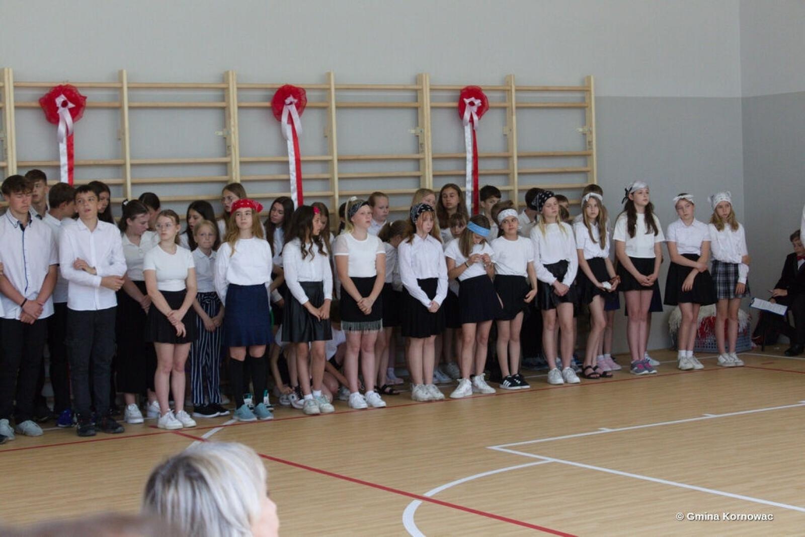 Zdjęcie w galerii na portalu naszraciborz.pl: Nowoczesna baza sportowa w Pogrzebieniu. Powstała nowa sala gimnastyczna wiadomości z regionu