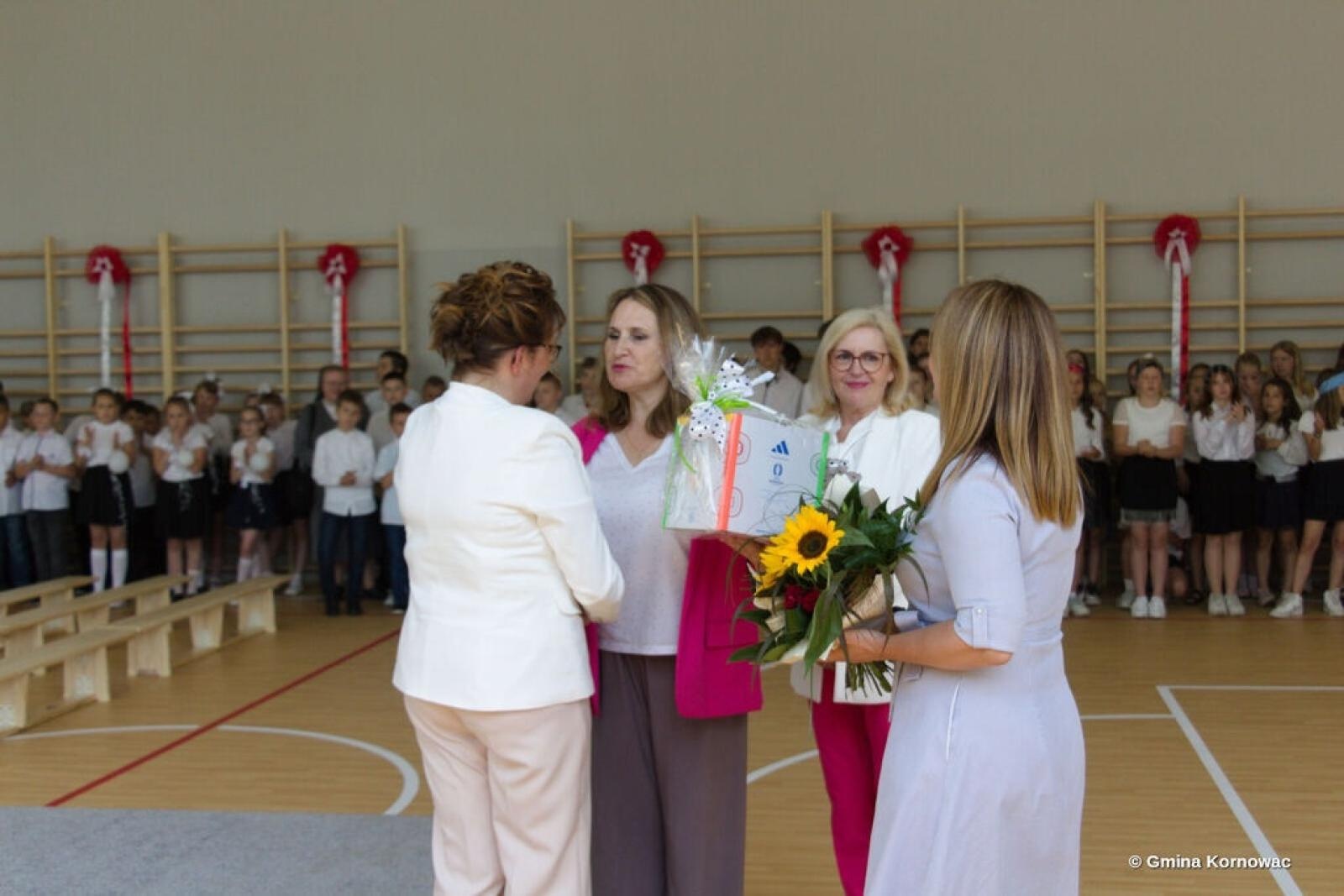 Zdjęcie w galerii na portalu naszraciborz.pl: Nowoczesna baza sportowa w Pogrzebieniu. Powstała nowa sala gimnastyczna wiadomości z regionu