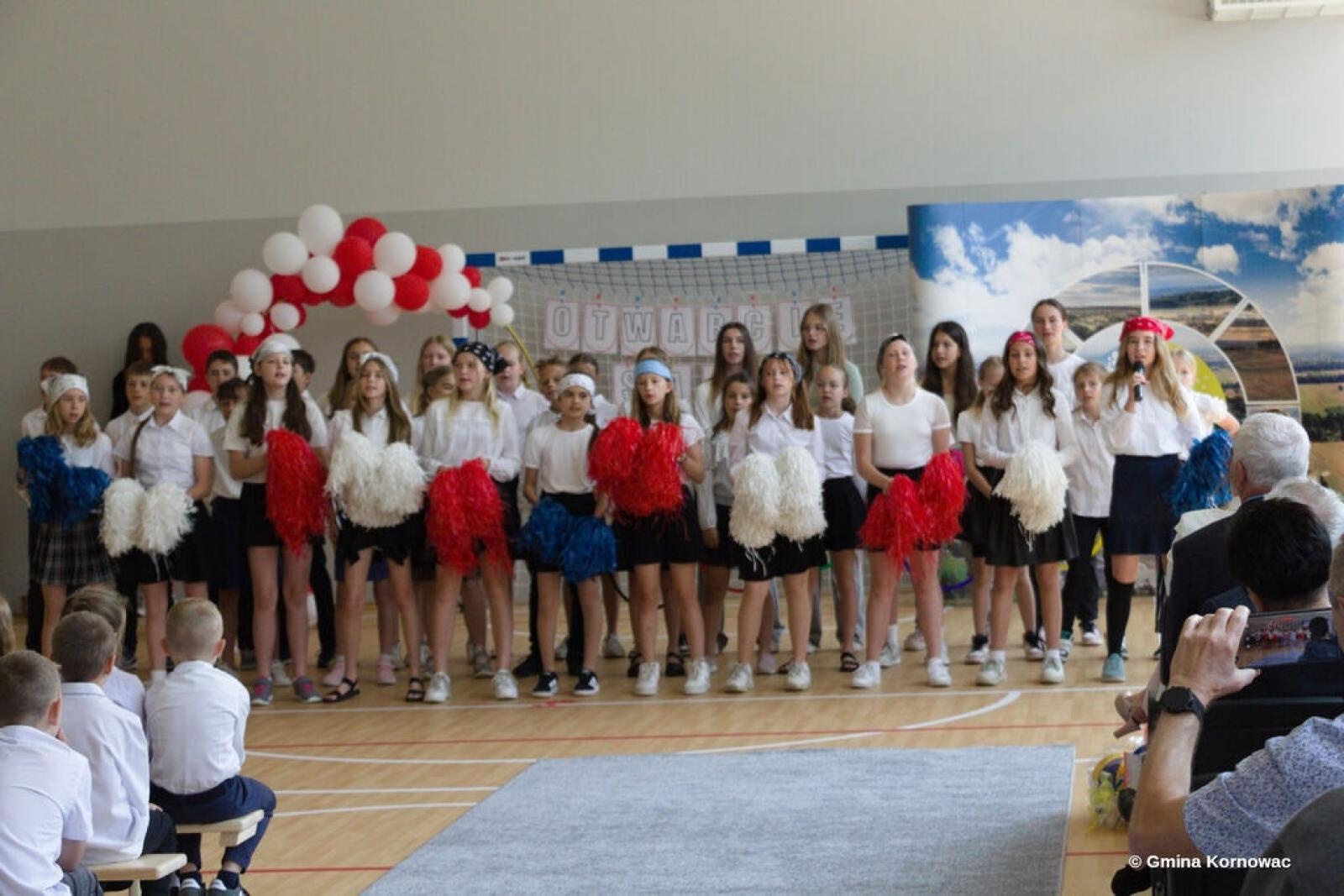 Zdjęcie w galerii na portalu naszraciborz.pl: Nowoczesna baza sportowa w Pogrzebieniu. Powstała nowa sala gimnastyczna wiadomości z regionu