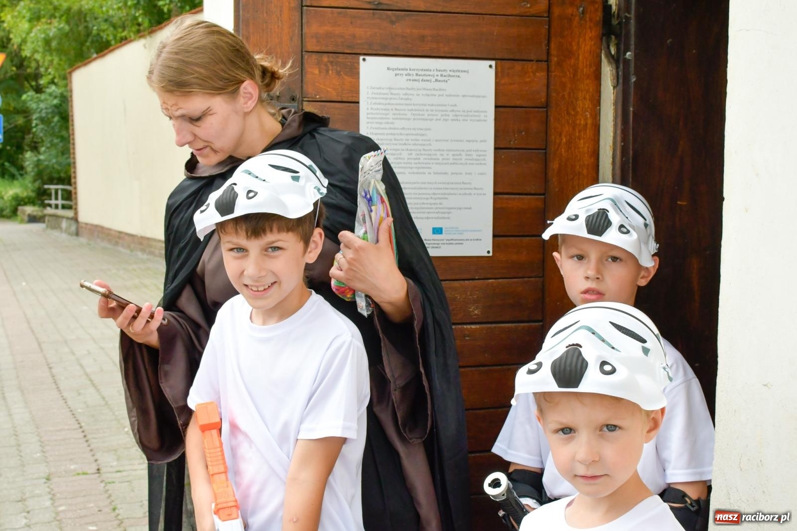 Zdjęcie w galerii na portalu naszraciborz.pl: Gwiezdne stracie z eRCKiem - terenowa gra miejska [FOTO i WIDEO] wiadomości z regionu