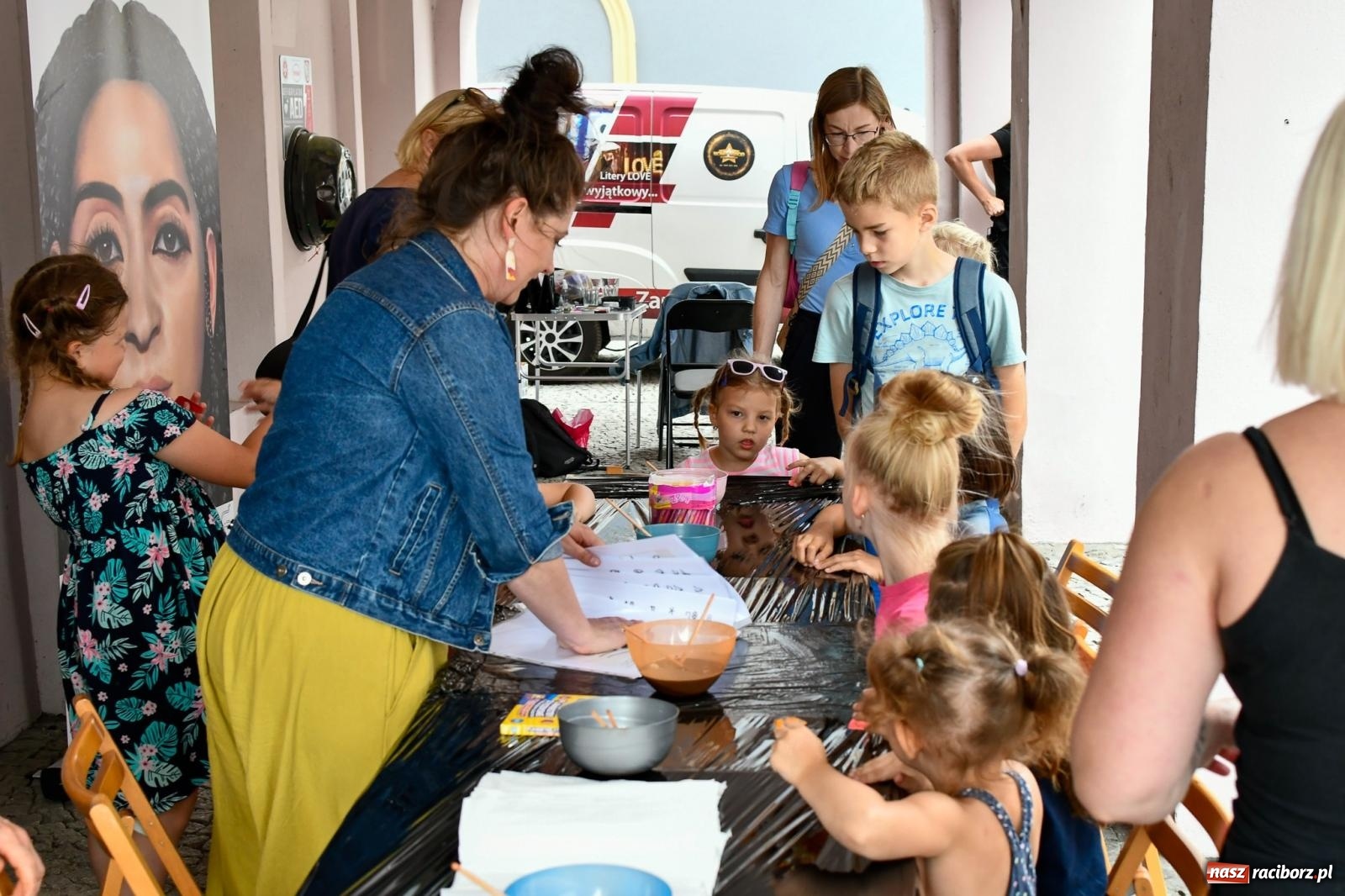 Zdjęcie w galerii na portalu naszraciborz.pl: Tłumy na Długiej. Kolejny udany Dzień Dziecka wiadomości z regionu