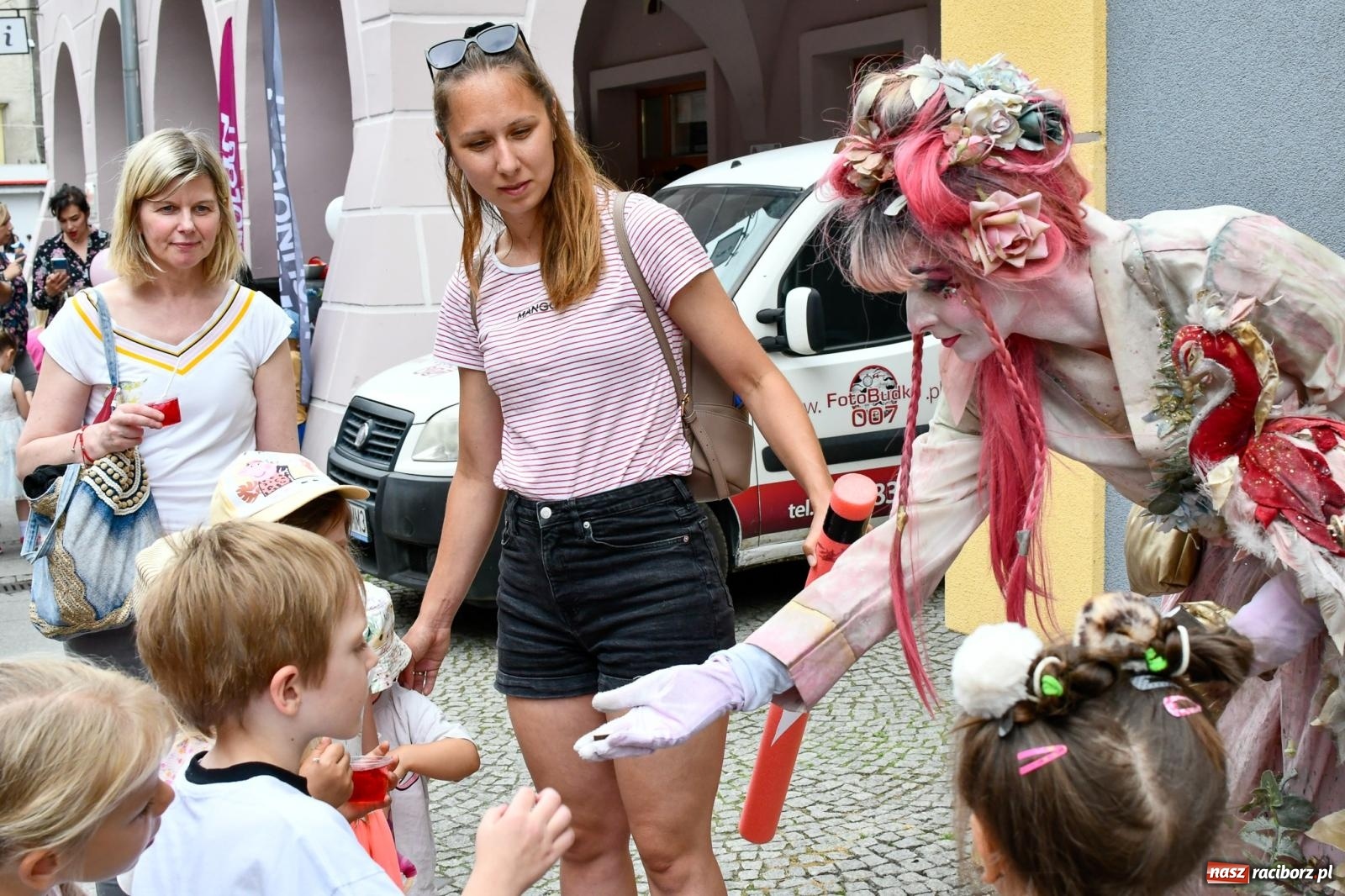 Zdjęcie w galerii na portalu naszraciborz.pl: Tłumy na Długiej. Kolejny udany Dzień Dziecka wiadomości z regionu