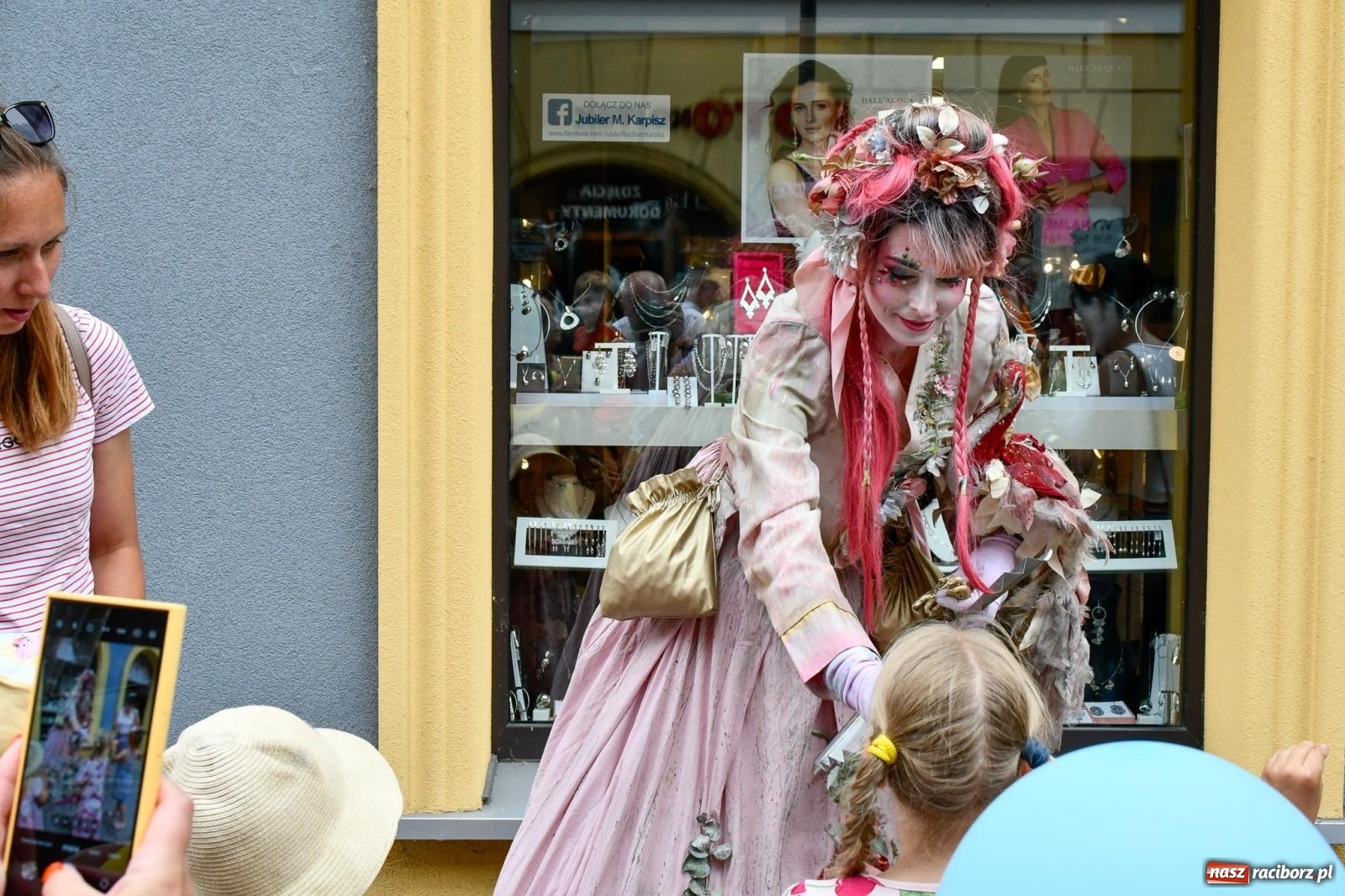 Zdjęcie w galerii na portalu naszraciborz.pl: Tłumy na Długiej. Kolejny udany Dzień Dziecka wiadomości z regionu