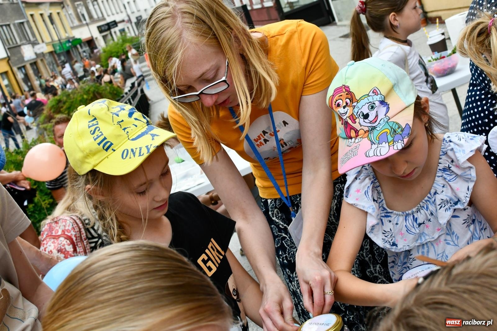 Zdjęcie w galerii na portalu naszraciborz.pl: Tłumy na Długiej. Kolejny udany Dzień Dziecka wiadomości z regionu