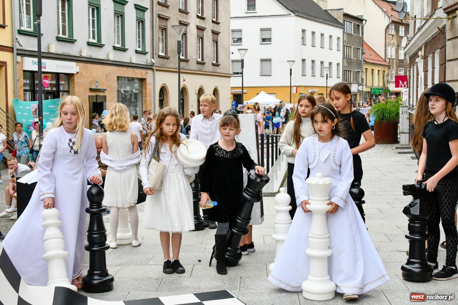 Zdjęcie w galerii na portalu naszraciborz.pl: Tłumy na Długiej. Kolejny udany Dzień Dziecka wiadomości z regionu