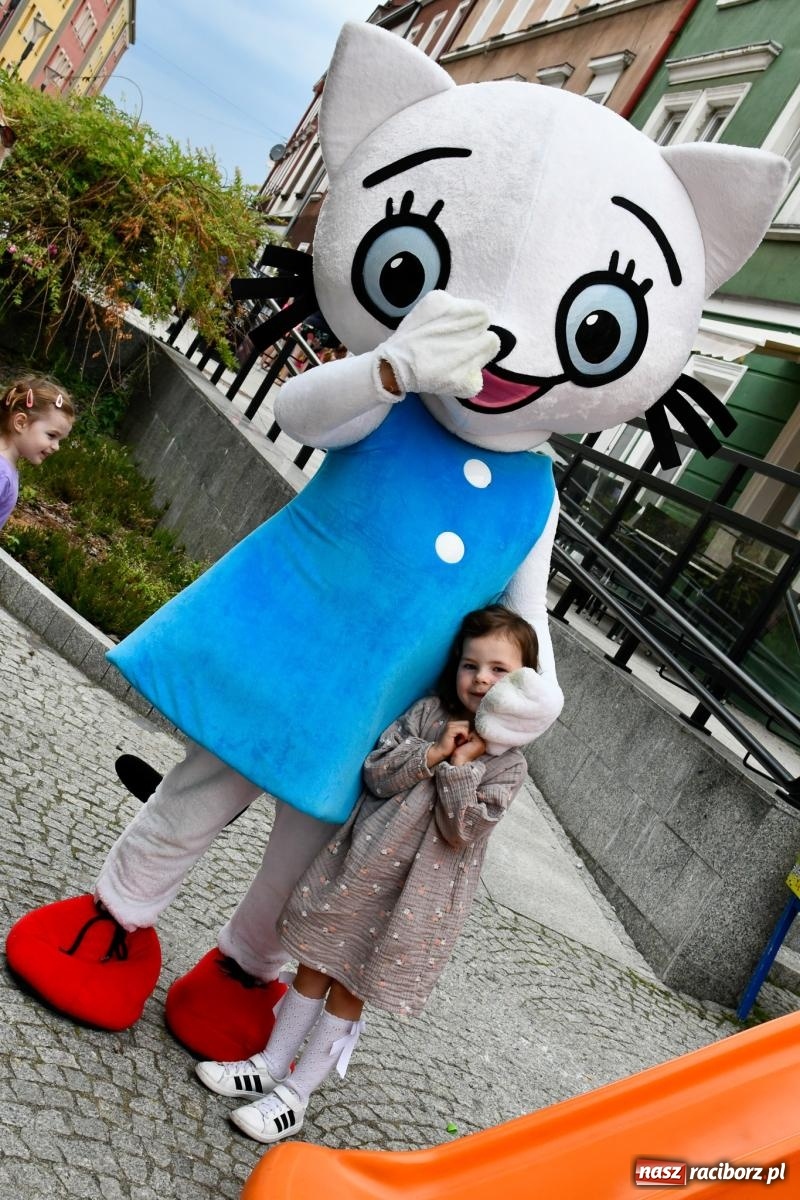 Zdjęcie w galerii na portalu naszraciborz.pl: Tłumy na Długiej. Kolejny udany Dzień Dziecka wiadomości z regionu