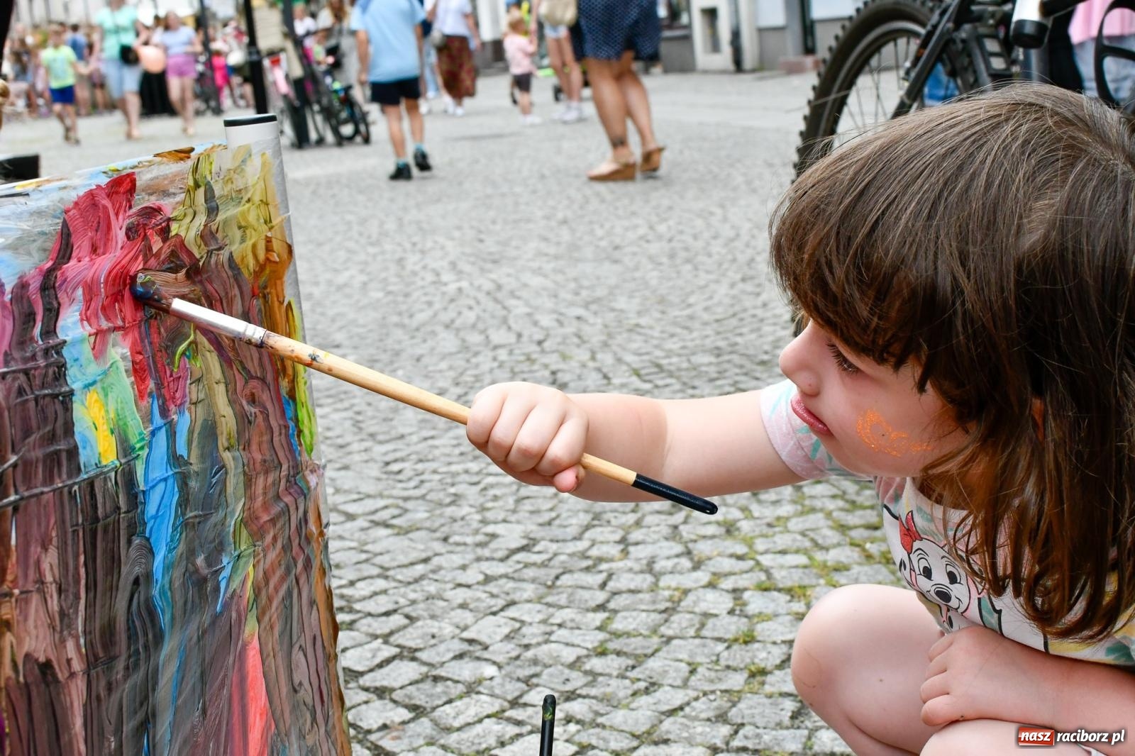 Zdjęcie w galerii na portalu naszraciborz.pl: Tłumy na Długiej. Kolejny udany Dzień Dziecka wiadomości z regionu