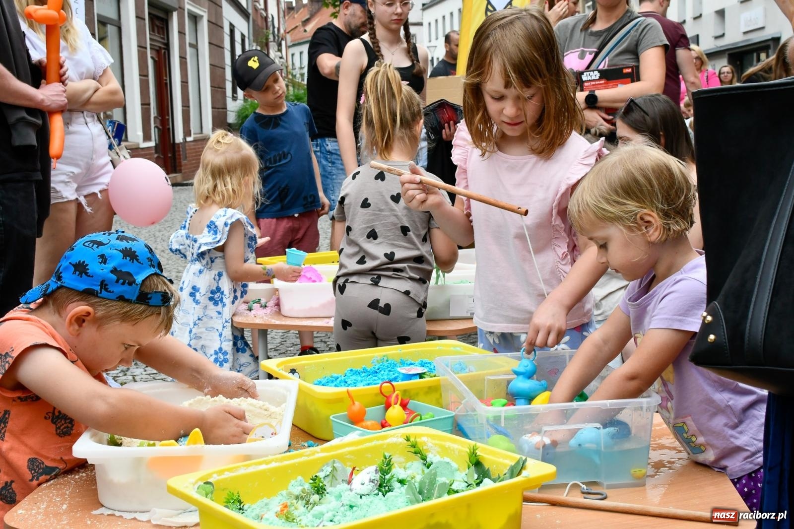 Zdjęcie w galerii na portalu naszraciborz.pl: Tłumy na Długiej. Kolejny udany Dzień Dziecka wiadomości z regionu