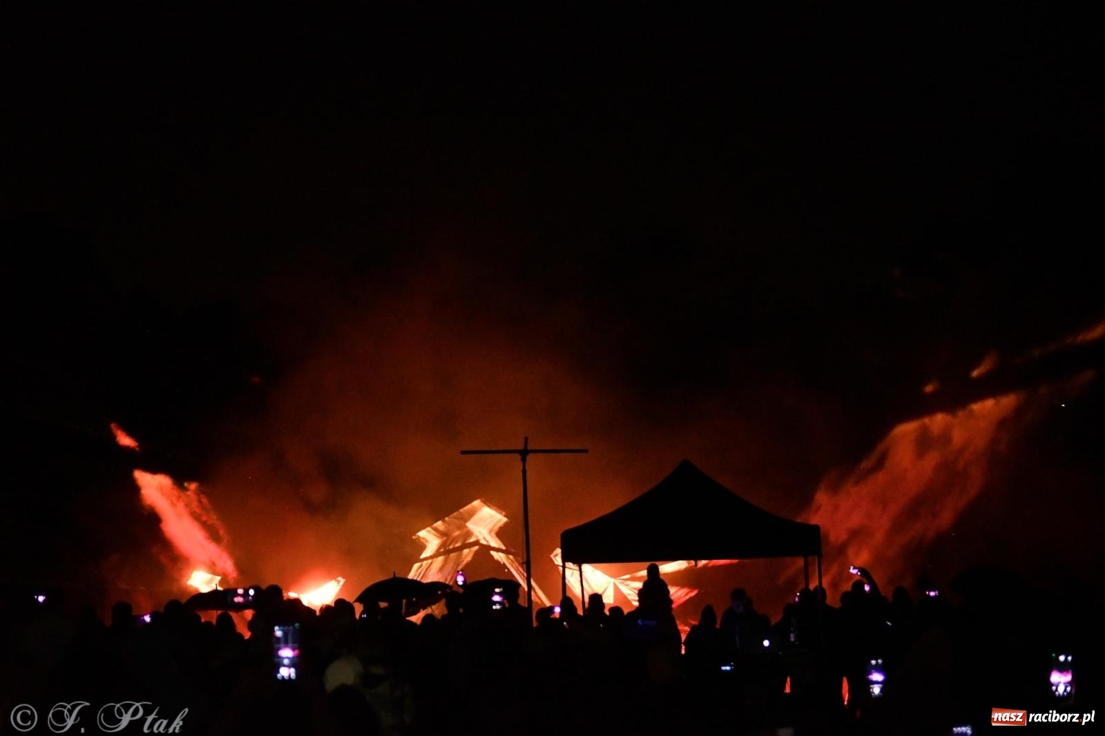 Zdjęcie w galerii na portalu naszraciborz.pl: Gwiezdny szturm i laserowe show w parku im. Miasta Roth wiadomości z regionu