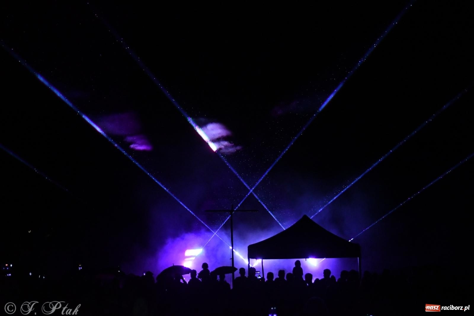 Zdjęcie w galerii na portalu naszraciborz.pl: Gwiezdny szturm i laserowe show w parku im. Miasta Roth wiadomości z regionu