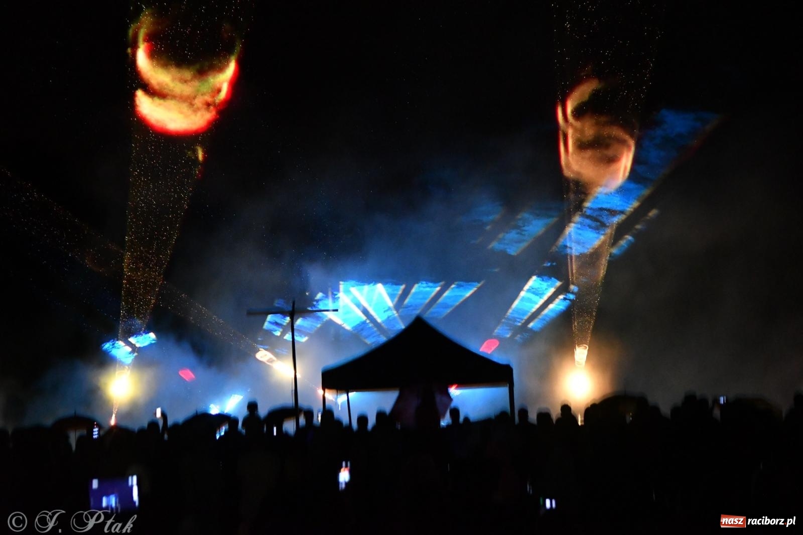 Zdjęcie w galerii na portalu naszraciborz.pl: Gwiezdny szturm i laserowe show w parku im. Miasta Roth wiadomości z regionu