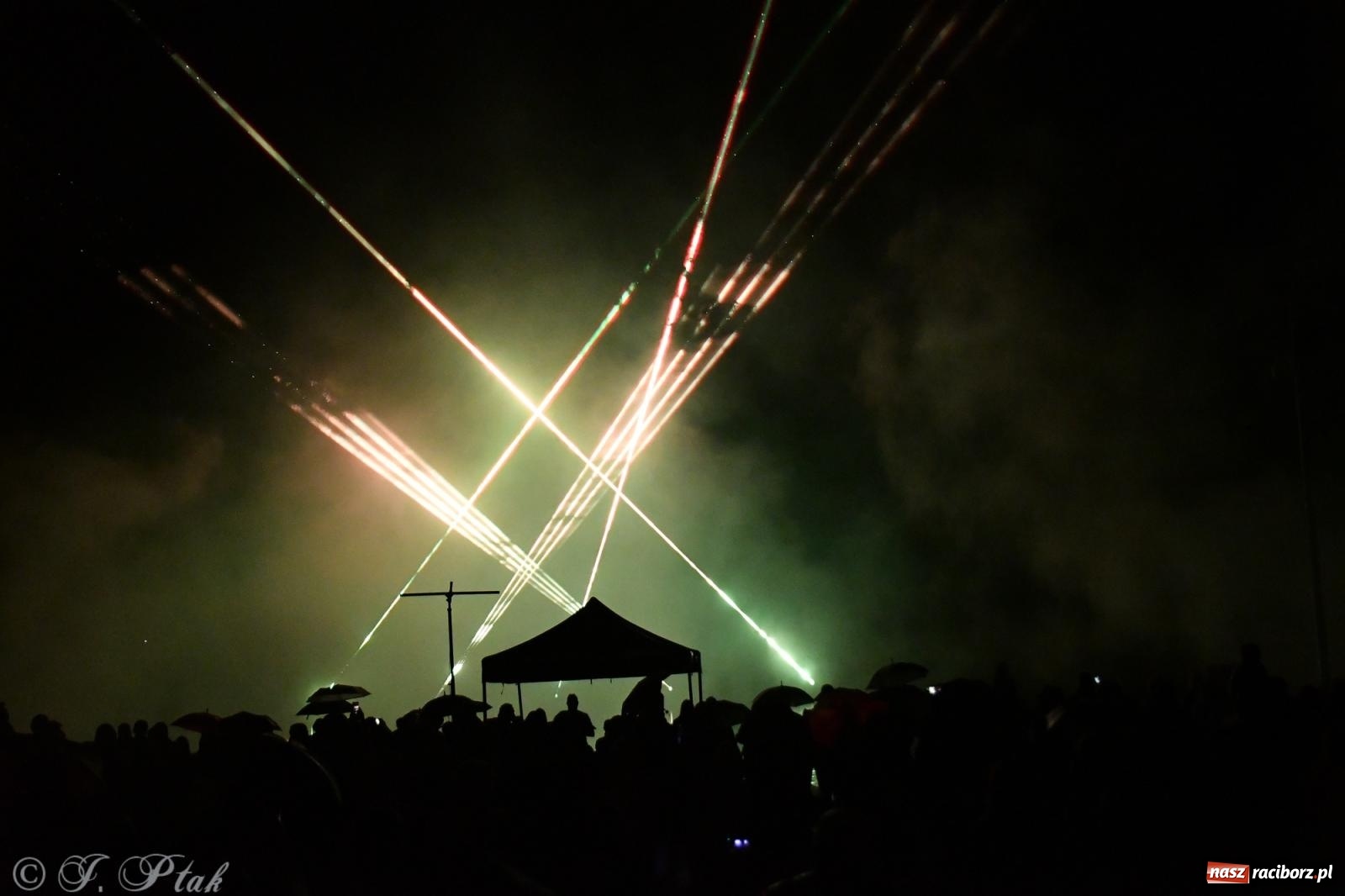 Zdjęcie w galerii na portalu naszraciborz.pl: Gwiezdny szturm i laserowe show w parku im. Miasta Roth wiadomości z regionu