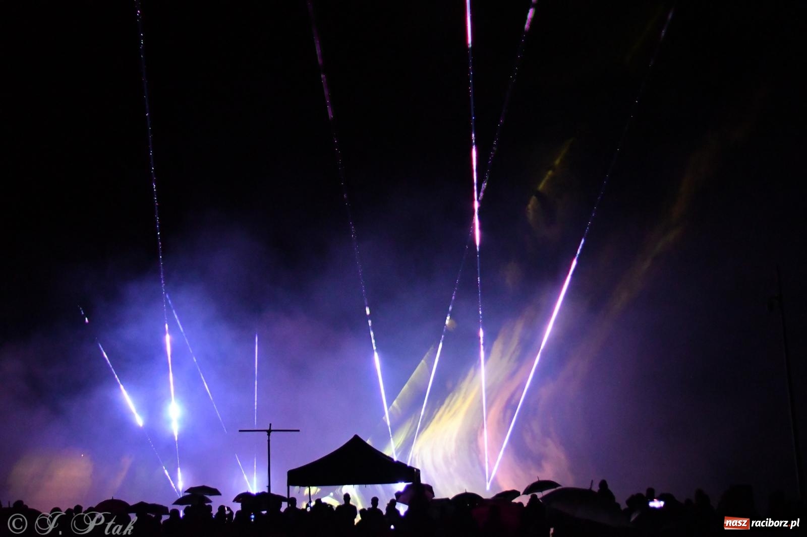 Zdjęcie w galerii na portalu naszraciborz.pl: Gwiezdny szturm i laserowe show w parku im. Miasta Roth wiadomości z regionu