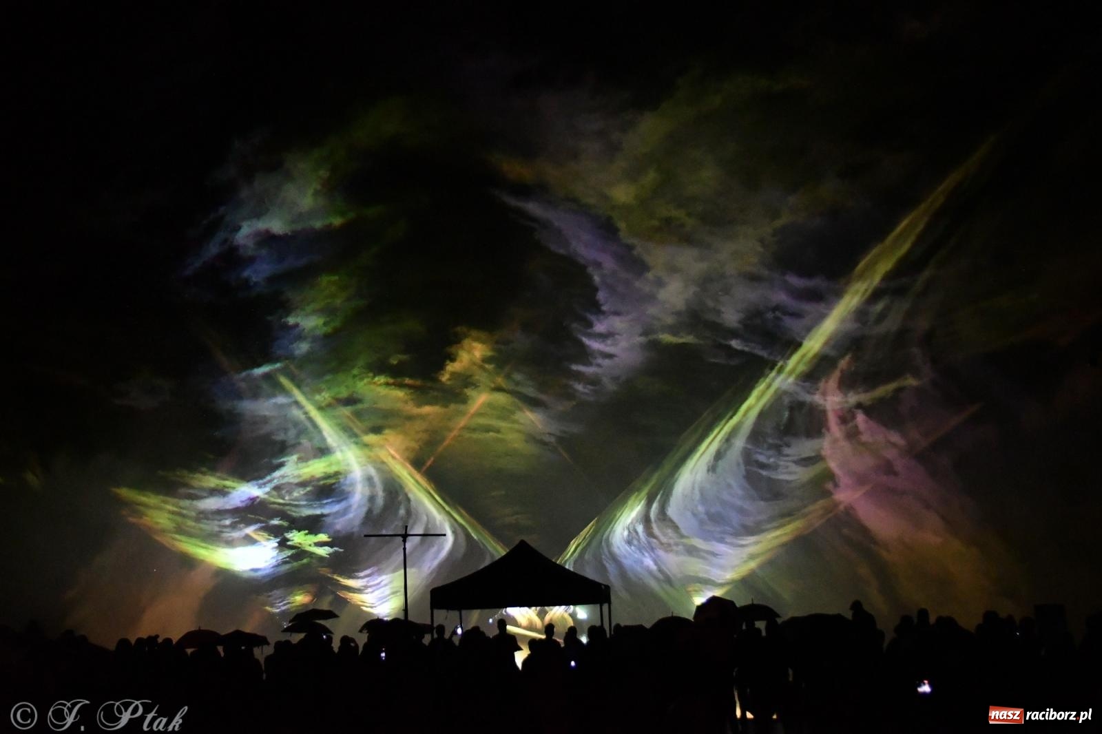 Zdjęcie w galerii na portalu naszraciborz.pl: Gwiezdny szturm i laserowe show w parku im. Miasta Roth wiadomości z regionu