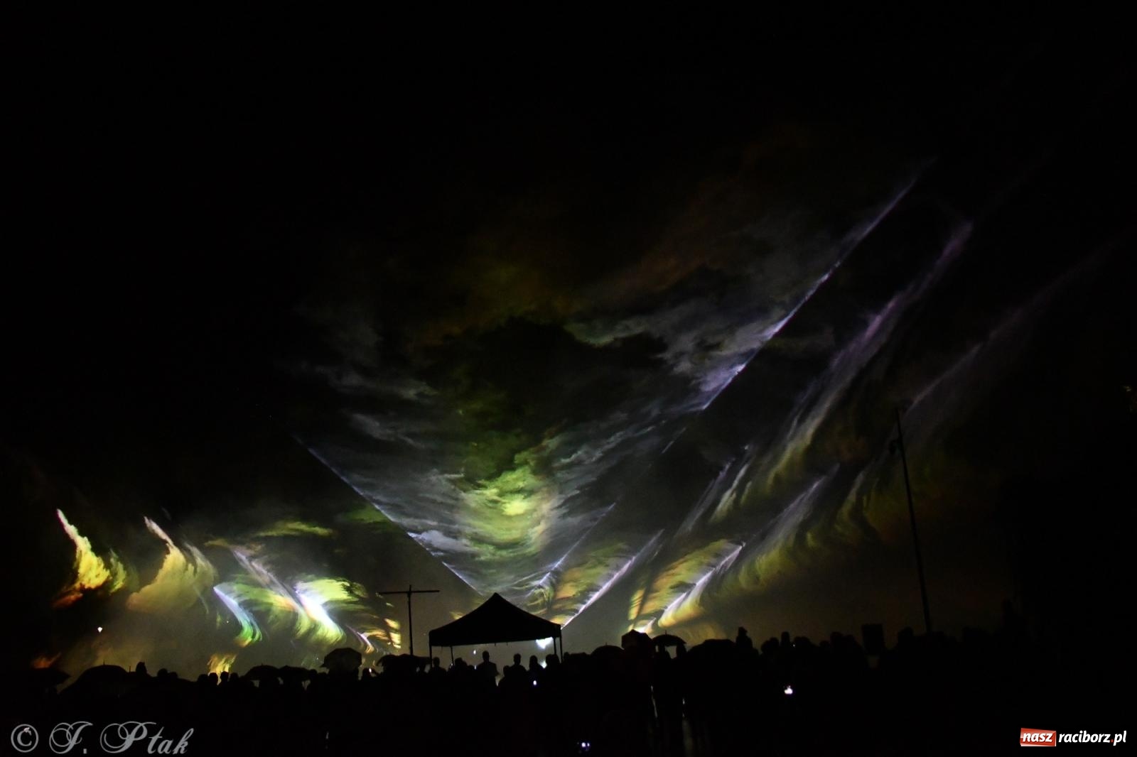 Zdjęcie w galerii na portalu naszraciborz.pl: Gwiezdny szturm i laserowe show w parku im. Miasta Roth wiadomości z regionu