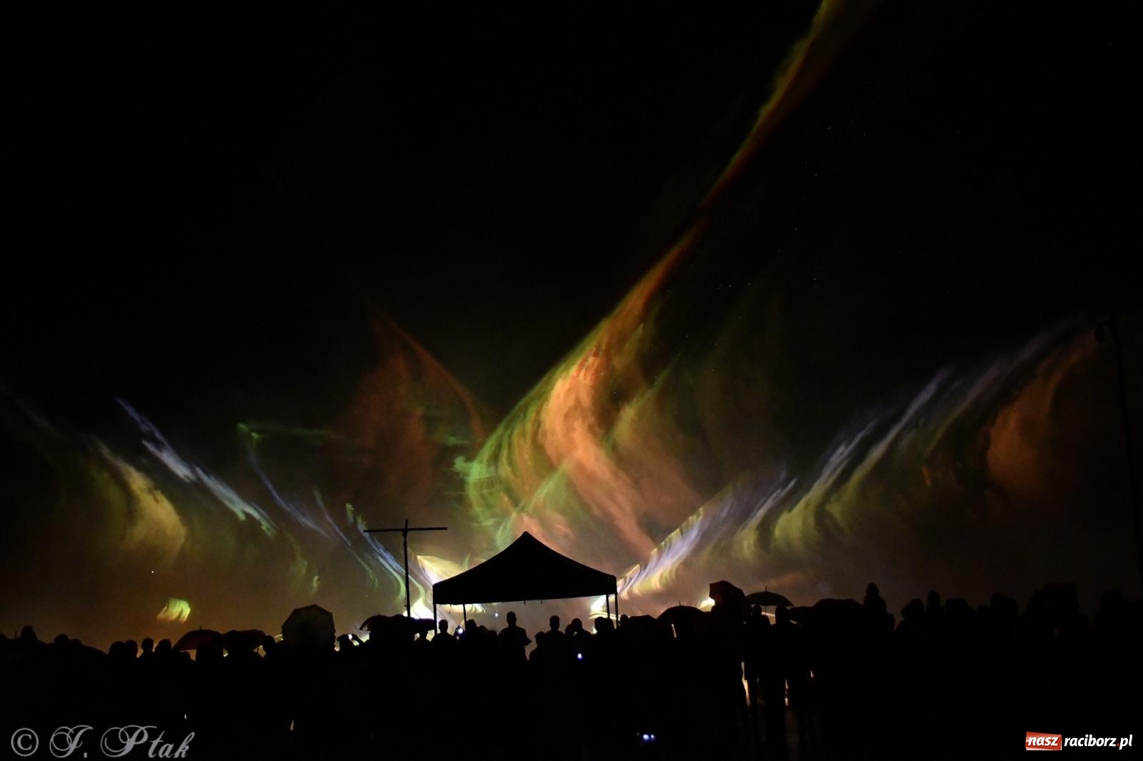 Zdjęcie w galerii na portalu naszraciborz.pl: Gwiezdny szturm i laserowe show w parku im. Miasta Roth wiadomości z regionu