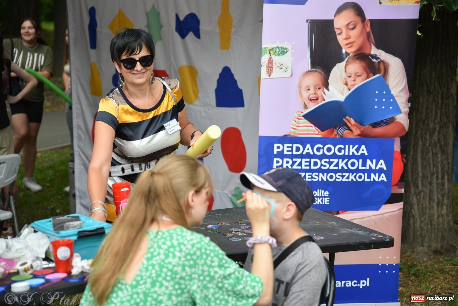 Zdjęcie w galerii na portalu naszraciborz.pl: Mikser, Skaza i świetlne miecze w parku im. Miasta Roth [FOTO i WIDEO] wiadomości z regionu
