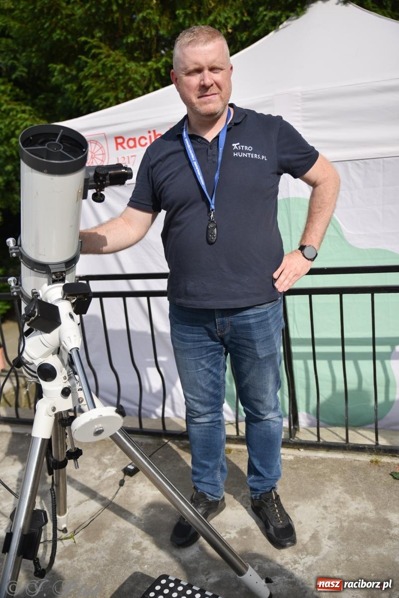 Zdjęcie w galerii na portalu naszraciborz.pl: Mikser, Skaza i świetlne miecze w parku im. Miasta Roth [FOTO i WIDEO] wiadomości z regionu