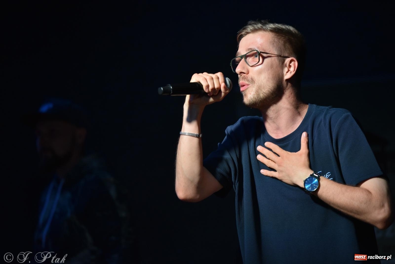 Zdjęcie w galerii na portalu naszraciborz.pl: Mikser, Skaza i świetlne miecze w parku im. Miasta Roth [FOTO i WIDEO] wiadomości z regionu