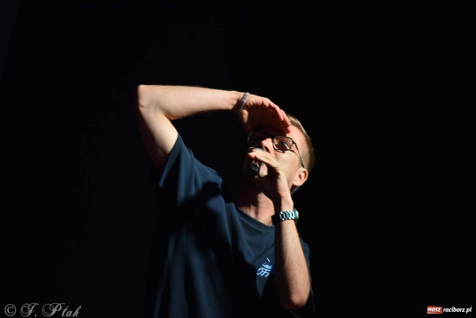 Zdjęcie w galerii na portalu naszraciborz.pl: Mikser, Skaza i świetlne miecze w parku im. Miasta Roth [FOTO i WIDEO] wiadomości z regionu