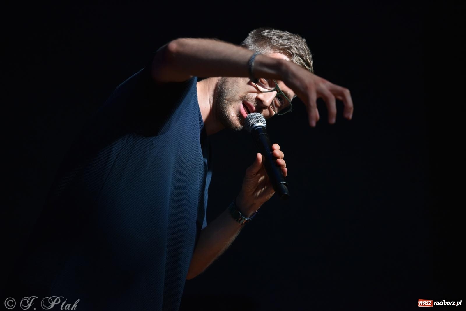 Zdjęcie w galerii na portalu naszraciborz.pl: Mikser, Skaza i świetlne miecze w parku im. Miasta Roth [FOTO i WIDEO] wiadomości z regionu