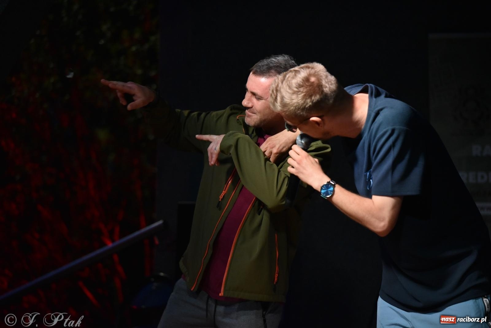 Zdjęcie w galerii na portalu naszraciborz.pl: Mikser, Skaza i świetlne miecze w parku im. Miasta Roth [FOTO i WIDEO] wiadomości z regionu