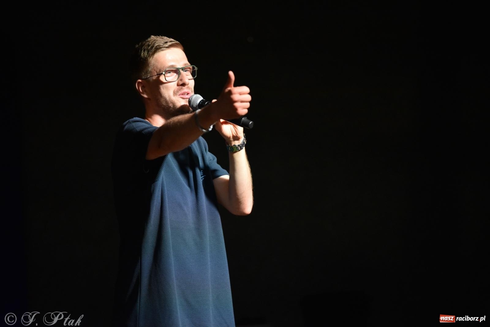 Zdjęcie w galerii na portalu naszraciborz.pl: Mikser, Skaza i świetlne miecze w parku im. Miasta Roth [FOTO i WIDEO] wiadomości z regionu