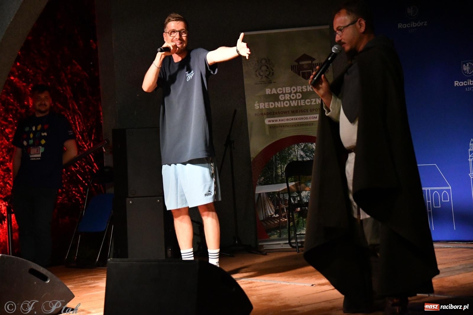 Zdjęcie w galerii na portalu naszraciborz.pl: Mikser, Skaza i świetlne miecze w parku im. Miasta Roth [FOTO i WIDEO] wiadomości z regionu