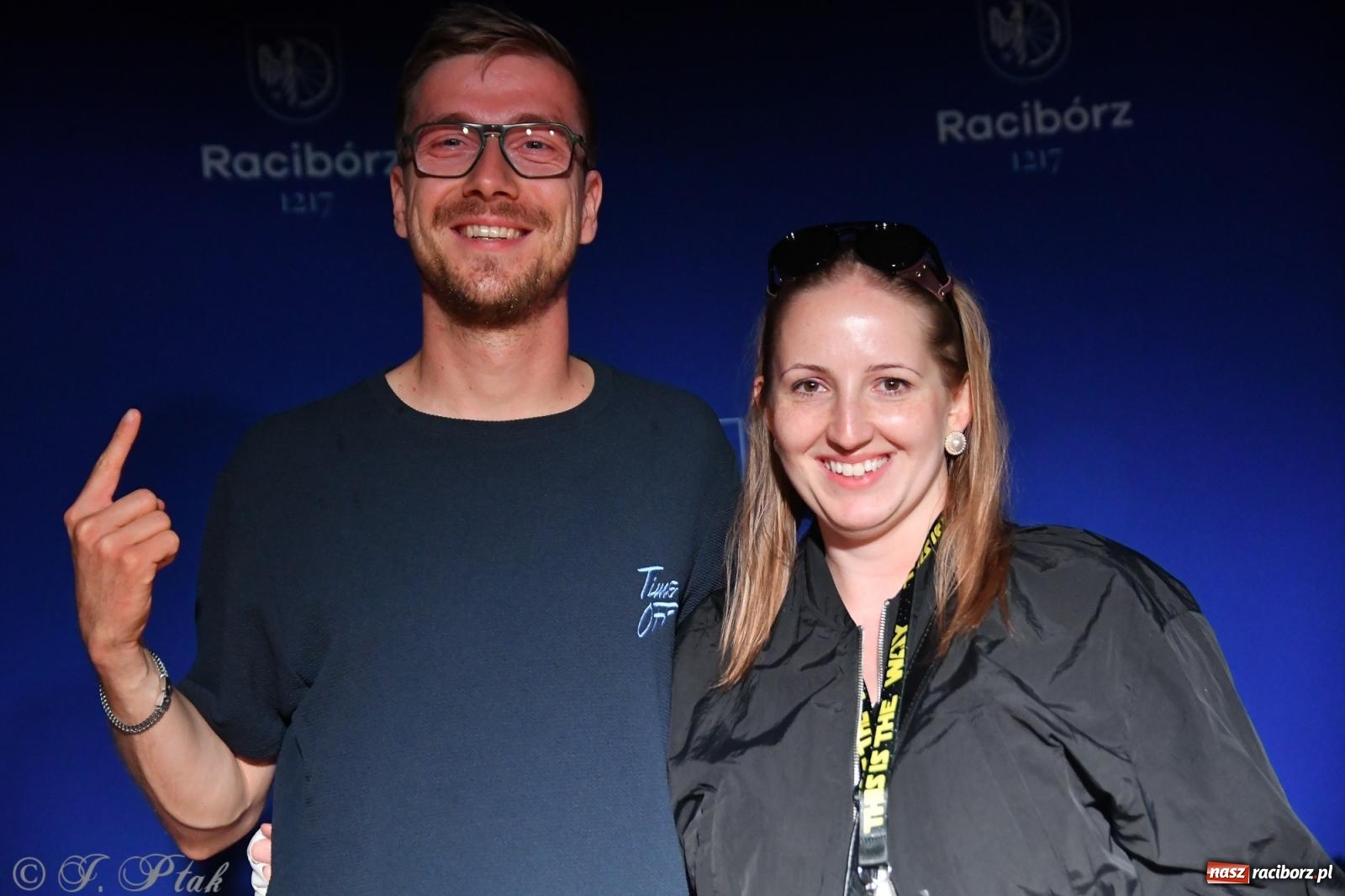 Zdjęcie w galerii na portalu naszraciborz.pl: Mikser, Skaza i świetlne miecze w parku im. Miasta Roth [FOTO i WIDEO] wiadomości z regionu