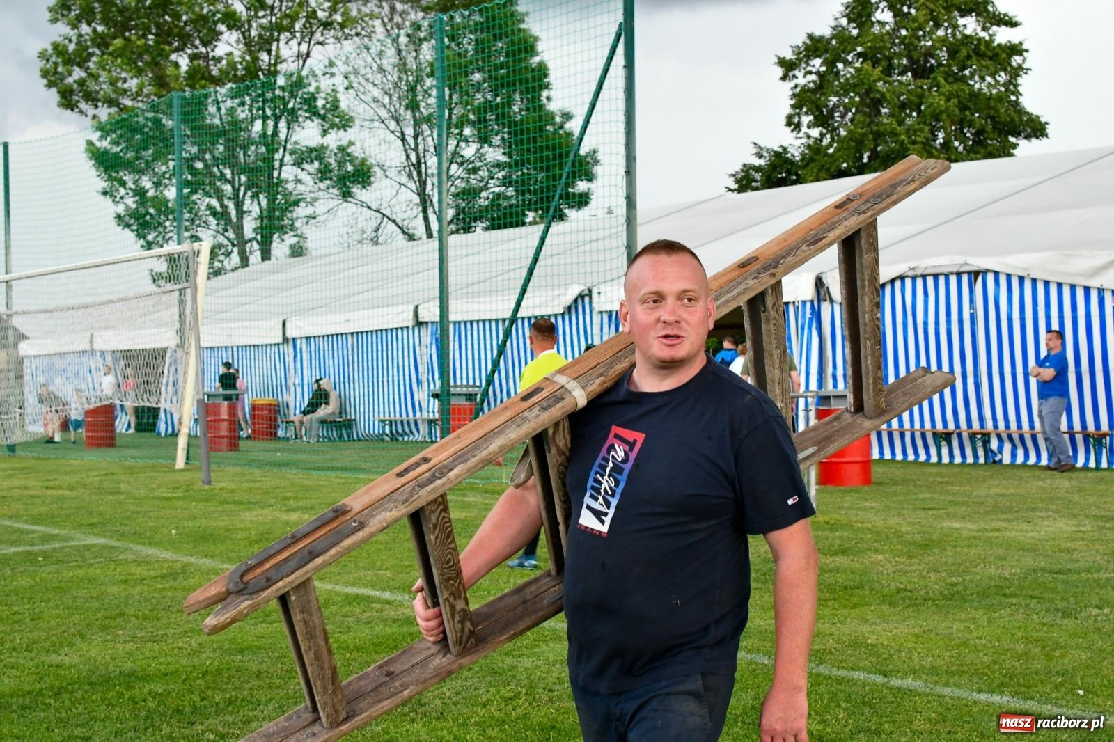 Zdjęcie w galerii na portalu naszraciborz.pl: Deszcz im niestraszny. Festyn w Borucinie [FOTO i WIDEO] wiadomości z regionu