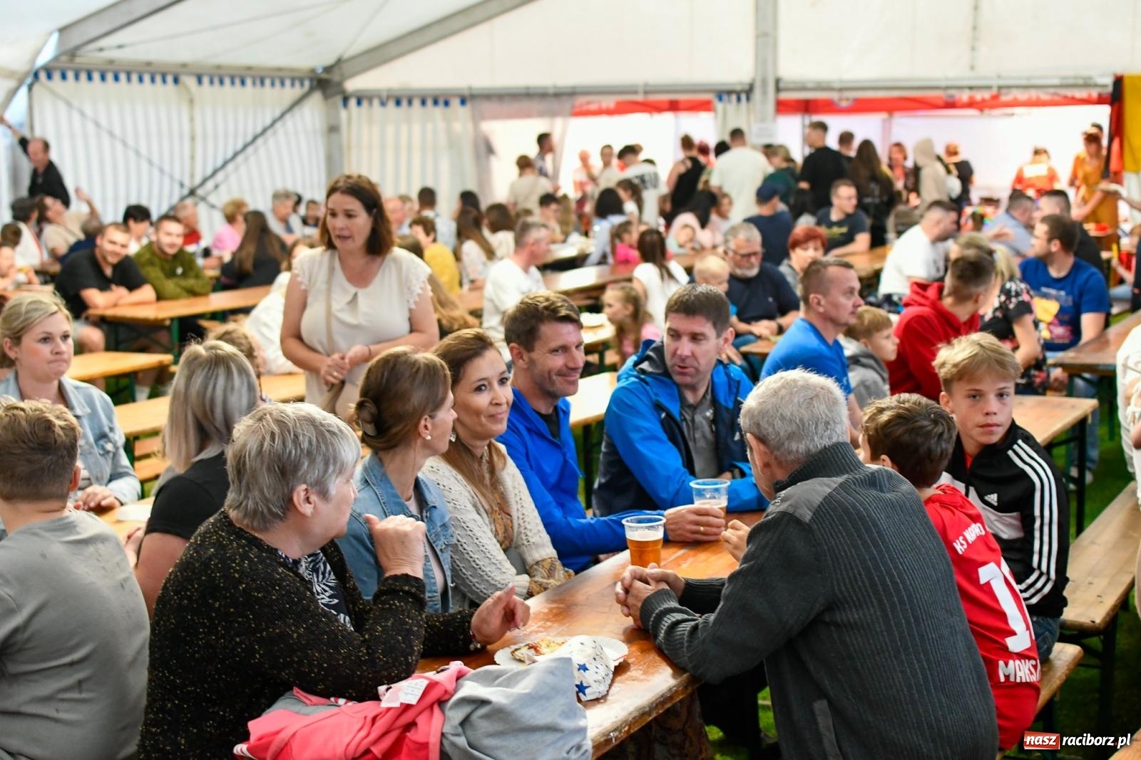 Zdjęcie w galerii na portalu naszraciborz.pl: Deszcz im niestraszny. Festyn w Borucinie [FOTO i WIDEO] wiadomości z regionu