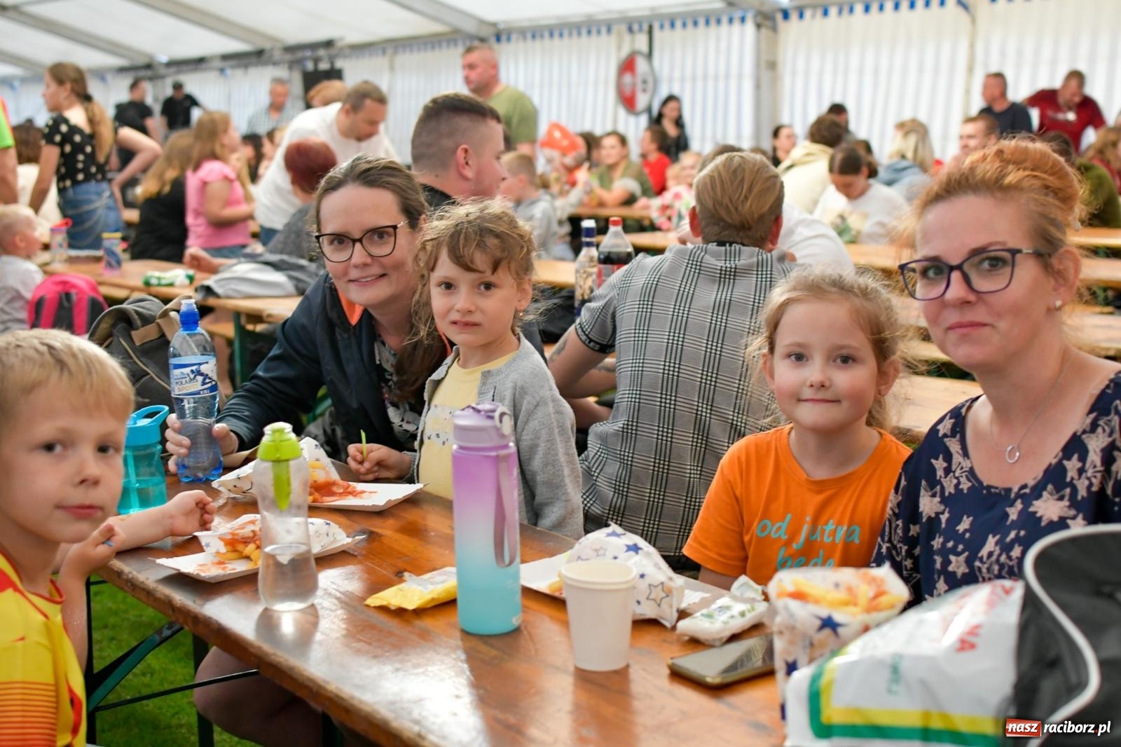 Zdjęcie w galerii na portalu naszraciborz.pl: Deszcz im niestraszny. Festyn w Borucinie [FOTO i WIDEO] wiadomości z regionu