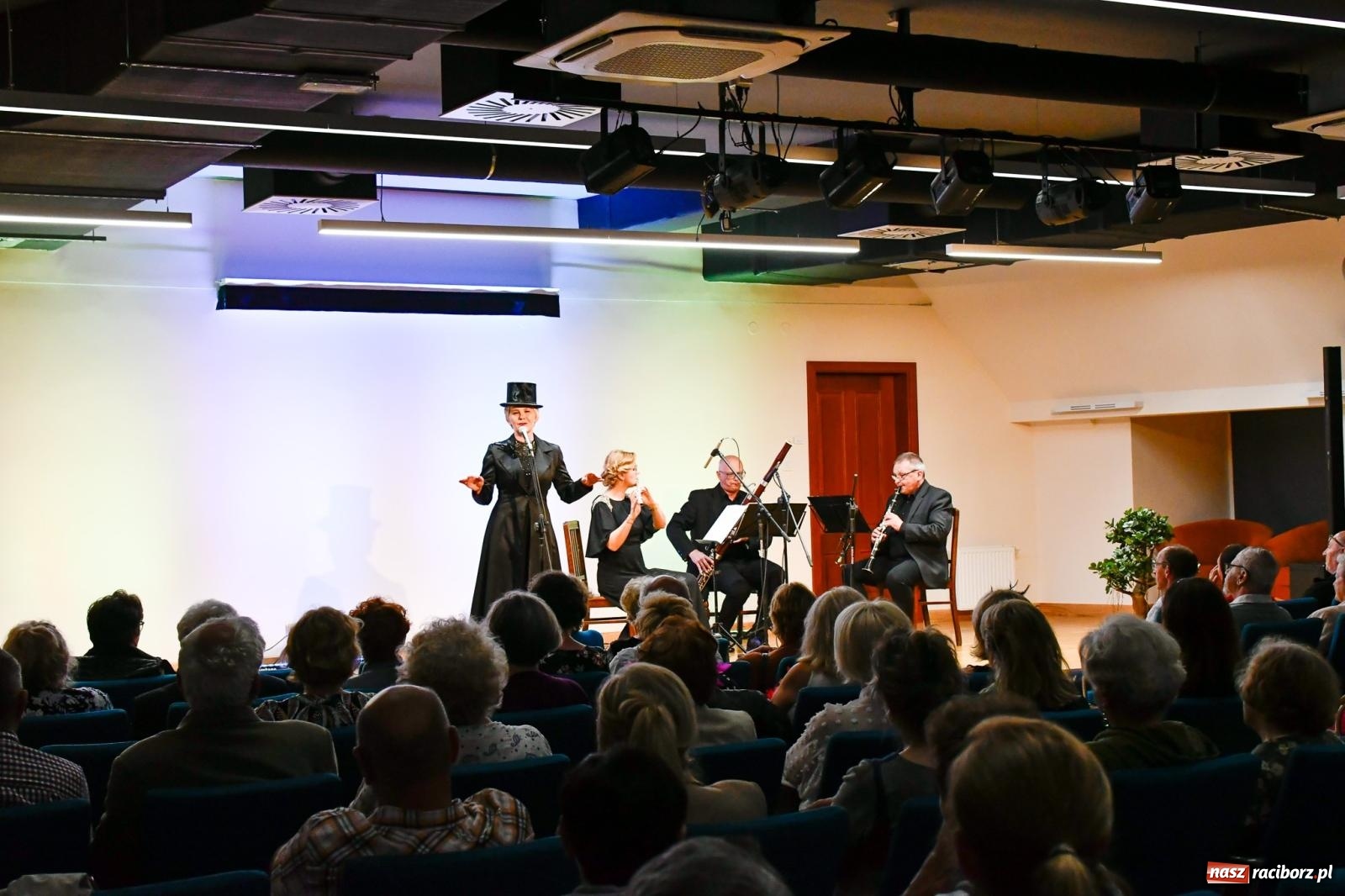 Zdjęcie w galerii na portalu naszraciborz.pl: Szalone lata 20. i noc kryminałów [FOTO i WIDEO] wiadomości z regionu