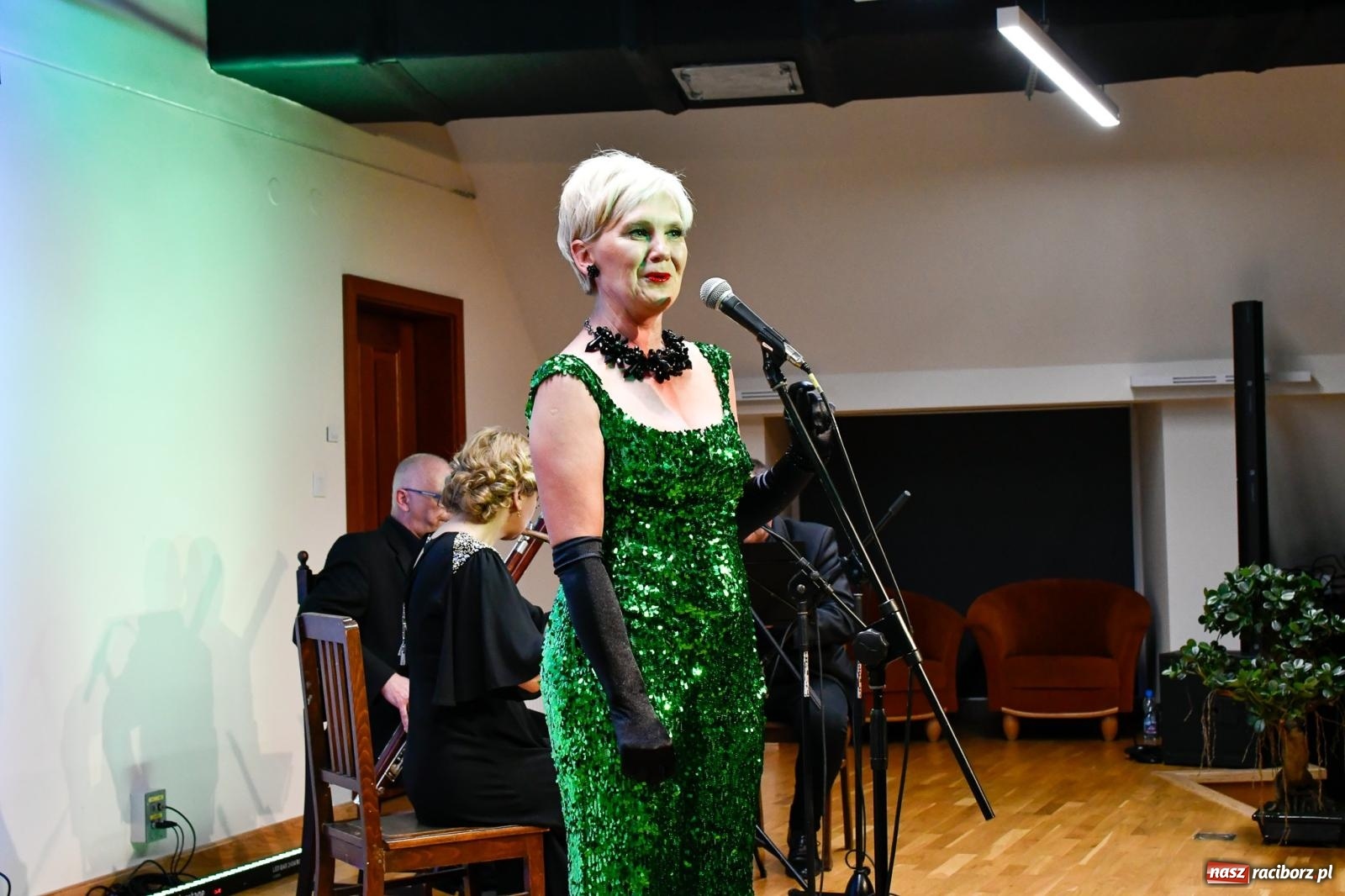 Zdjęcie w galerii na portalu naszraciborz.pl: Szalone lata 20. i noc kryminałów [FOTO i WIDEO] wiadomości z regionu