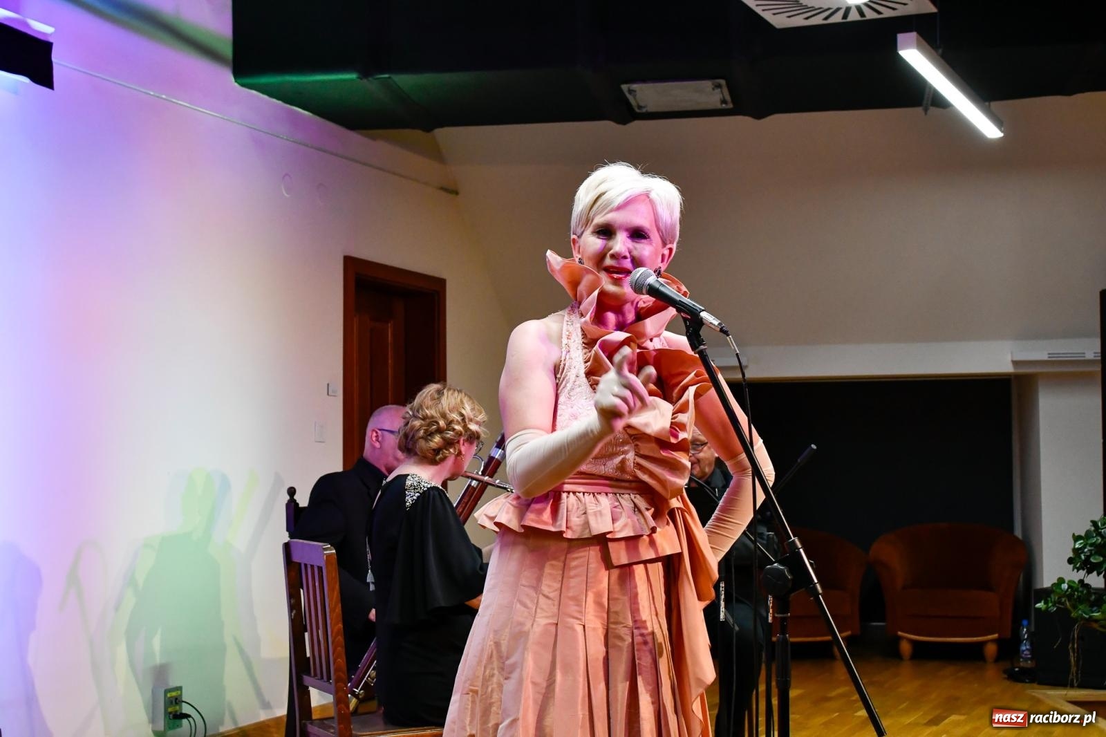 Zdjęcie w galerii na portalu naszraciborz.pl: Szalone lata 20. i noc kryminałów [FOTO i WIDEO] wiadomości z regionu