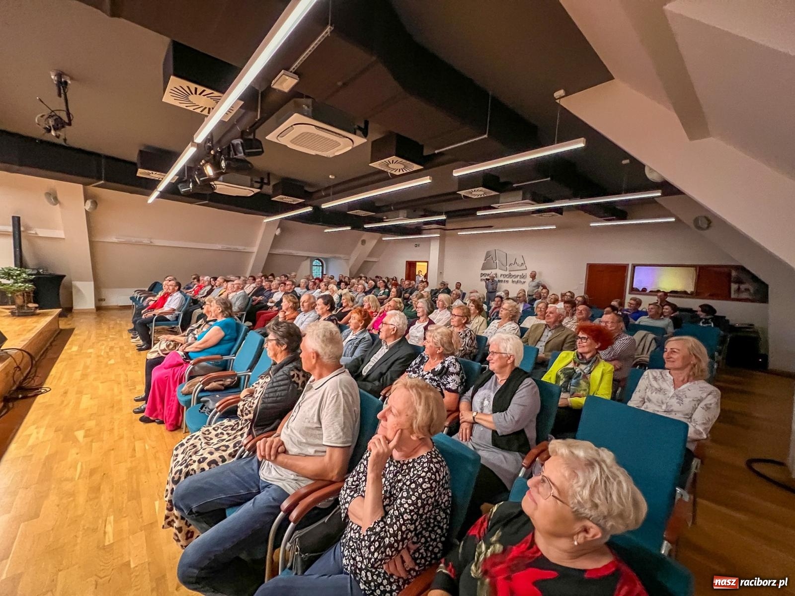 Zdjęcie w galerii na portalu naszraciborz.pl: Szalone lata 20. i noc kryminałów [FOTO i WIDEO] wiadomości z regionu