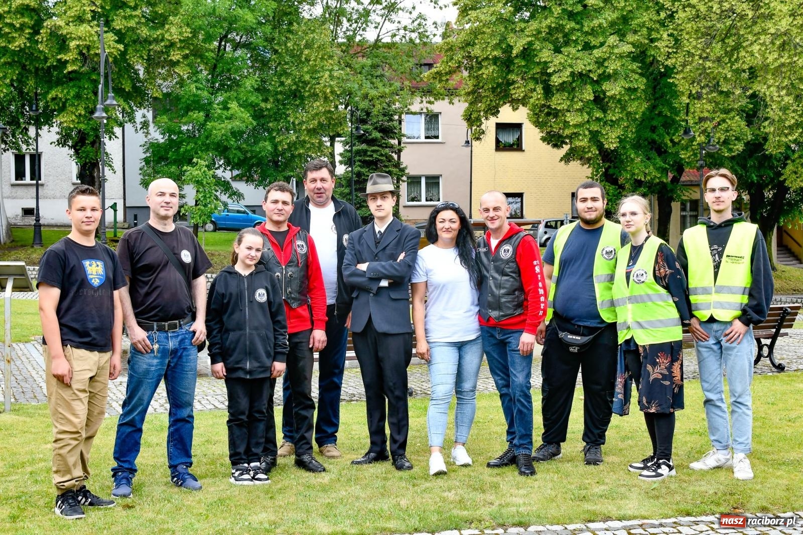 Zdjęcie w galerii na portalu naszraciborz.pl: Historia motoryzacji na krzanowickim ryneczku [FOTO i WIDEO] wiadomości z regionu