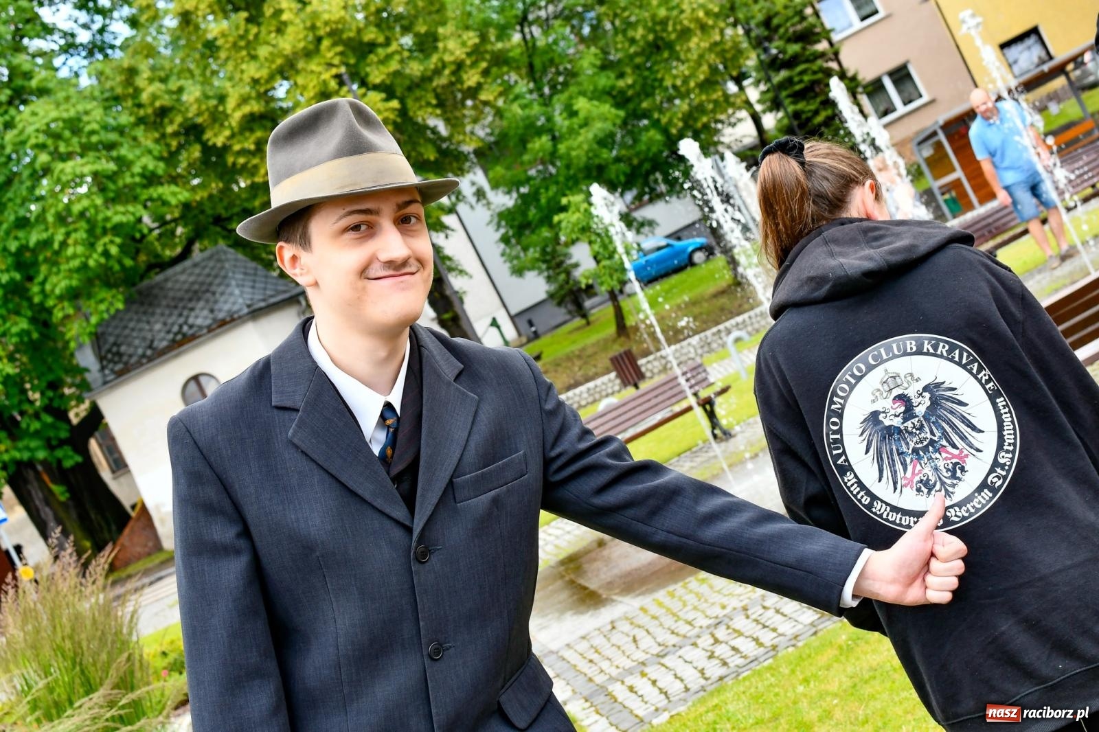 Zdjęcie w galerii na portalu naszraciborz.pl: Historia motoryzacji na krzanowickim ryneczku [FOTO i WIDEO] wiadomości z regionu