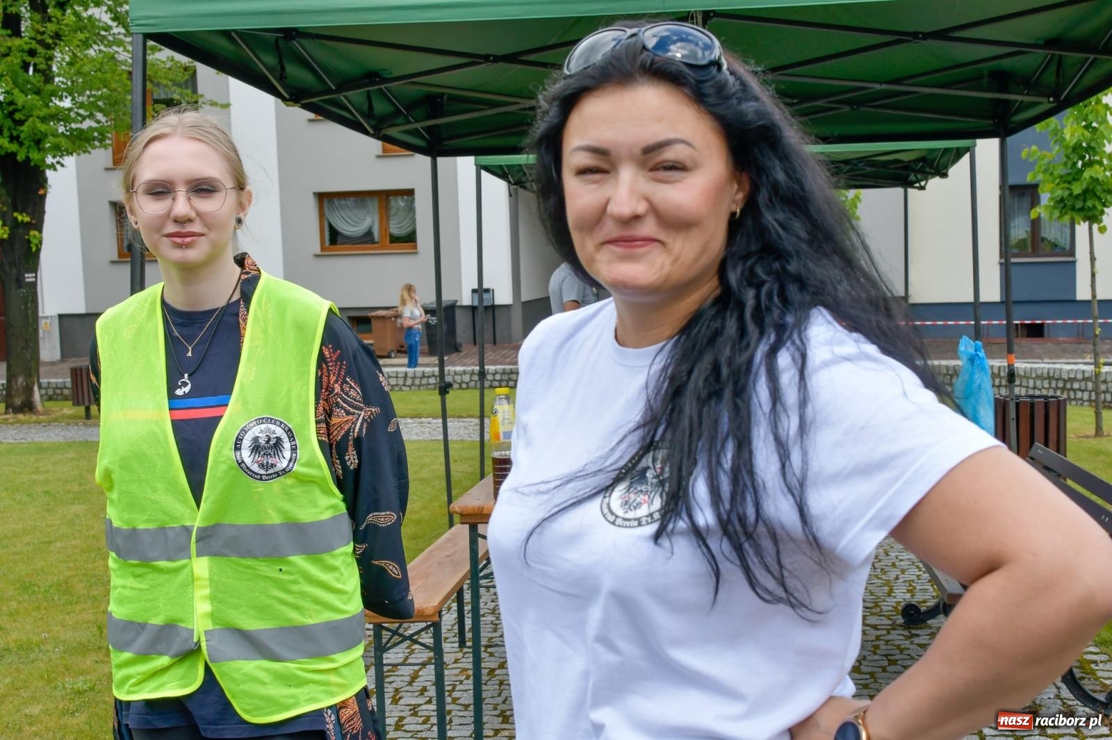 Zdjęcie w galerii na portalu naszraciborz.pl: Historia motoryzacji na krzanowickim ryneczku [FOTO i WIDEO] wiadomości z regionu