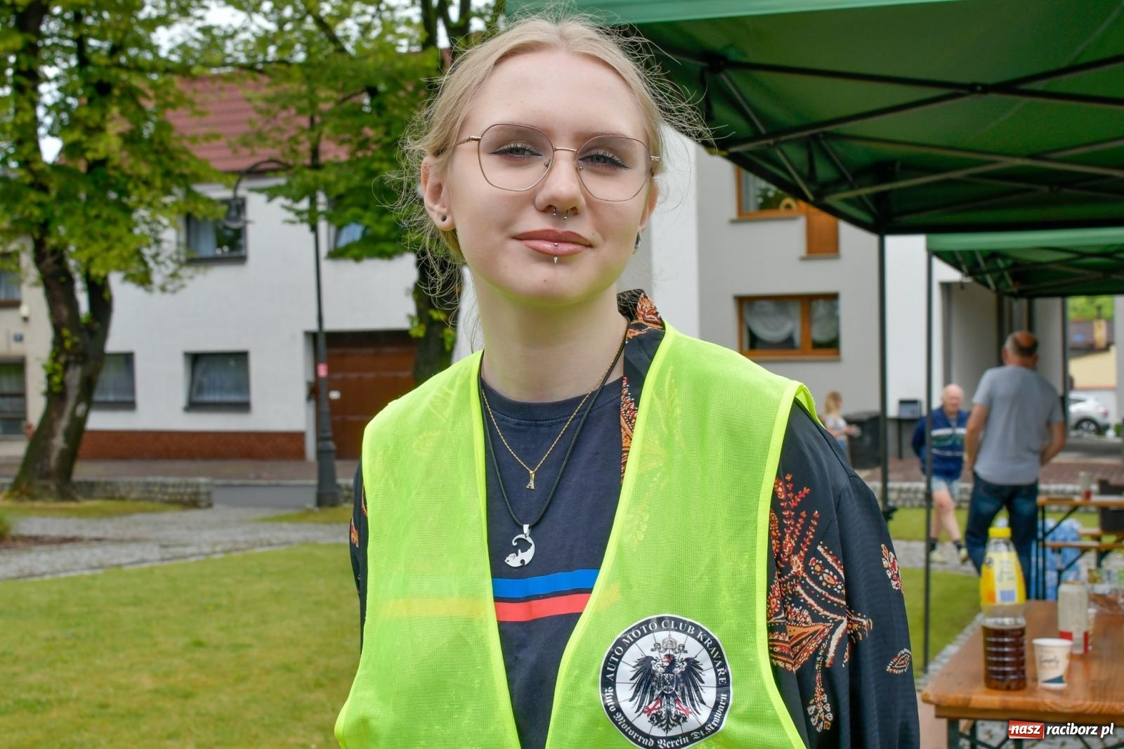 Zdjęcie w galerii na portalu naszraciborz.pl: Historia motoryzacji na krzanowickim ryneczku [FOTO i WIDEO] wiadomości z regionu