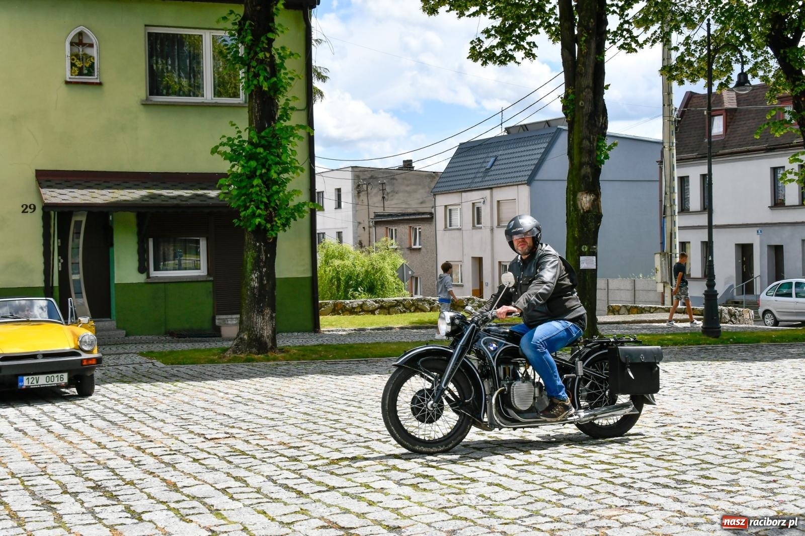 Zdjęcie w galerii na portalu naszraciborz.pl: Historia motoryzacji na krzanowickim ryneczku [FOTO i WIDEO] wiadomości z regionu