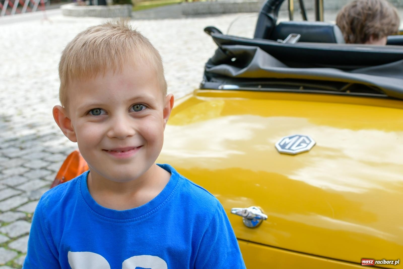 Zdjęcie w galerii na portalu naszraciborz.pl: Historia motoryzacji na krzanowickim ryneczku [FOTO i WIDEO] wiadomości z regionu